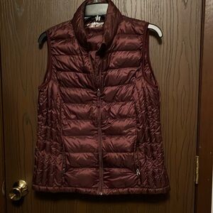 Women’s size large puffer vest